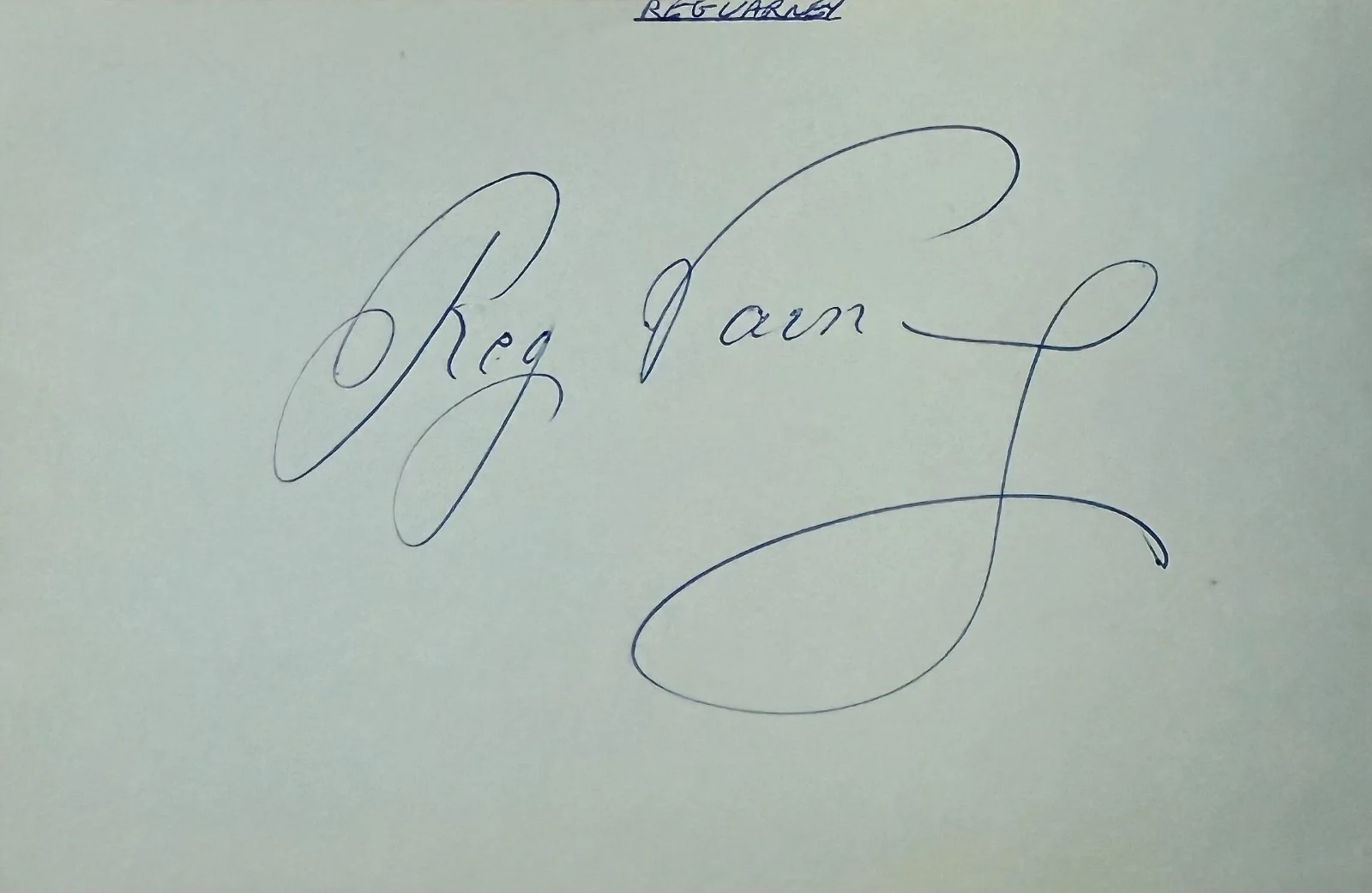 Reg Varney — REG VARNEY Signed Autographed 4"x 6" ALBUM PAGE On the Buses Mutiny on the Buses, image 3