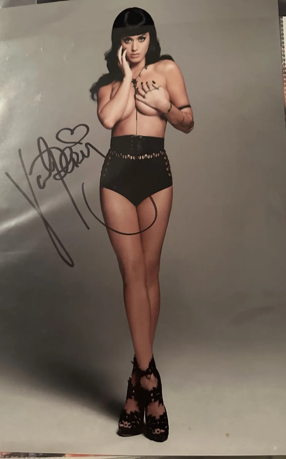 KATY PERRY sexy Pose ￼ signed autographed 8x10 photo, image 2