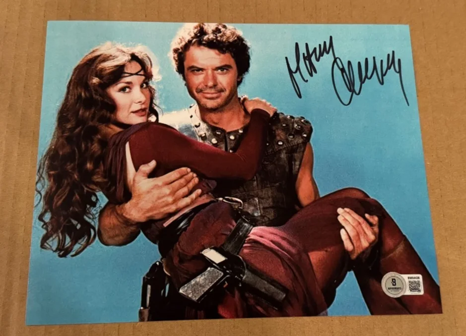 MARY CROSBY — MARY CROSBY SIGNED ICE PIRATES 8X10 PHOTO BECKETT COA HAND SIGNED #2