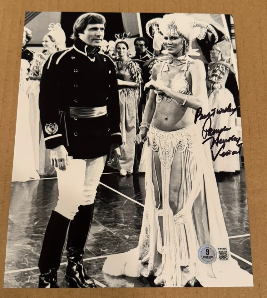 PAMELA HENSLEY — PAMELA HENSLEY SIGNED BUCK ROGERS 8X`10 PHOTO BECKETT COA AUTHENTIC #13
