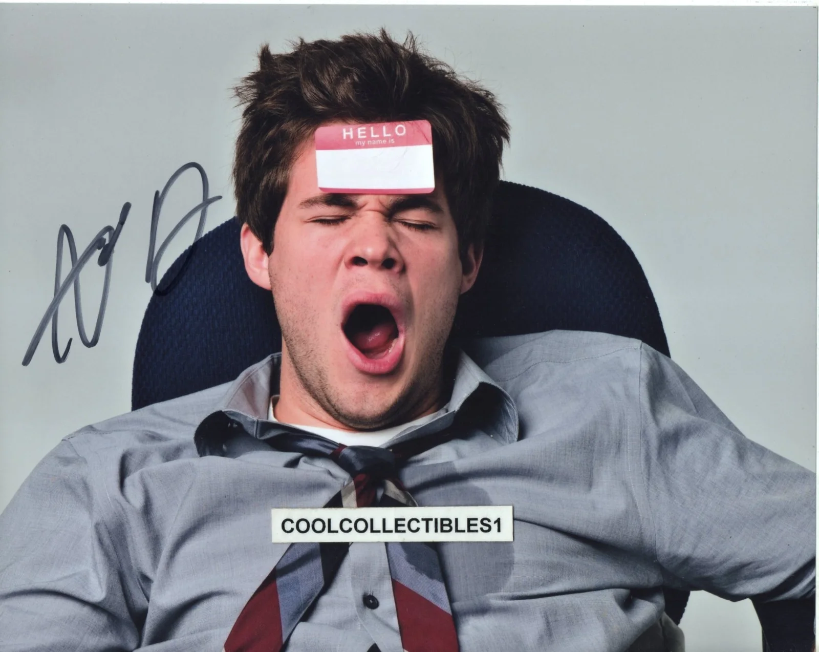 Adam Devine — ADAM DEVINE "WORKAHOLICS" IN PERSON SIGNED 8X10 COLOR PHOTO 1 COA