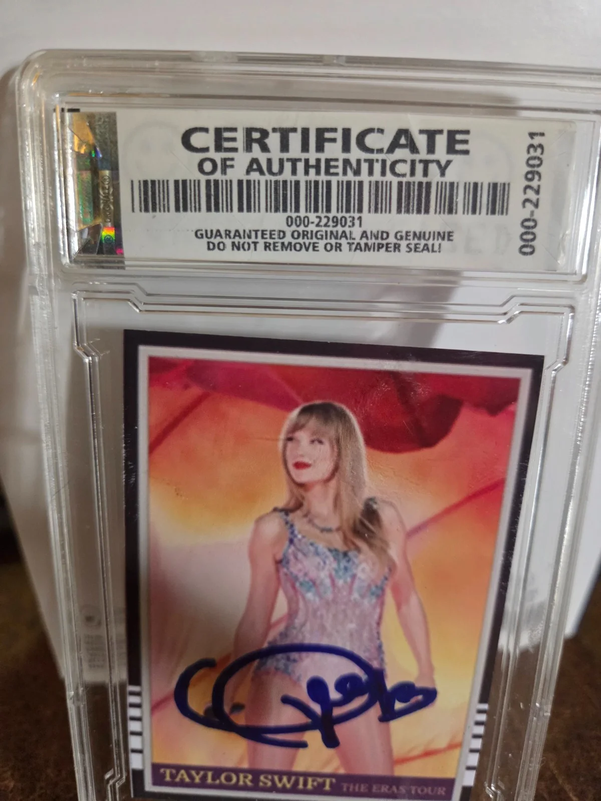 TAYLOR SWIFT Signed ERAS TOUR card encapsulated & graded 9 mint autograph, изображение 3