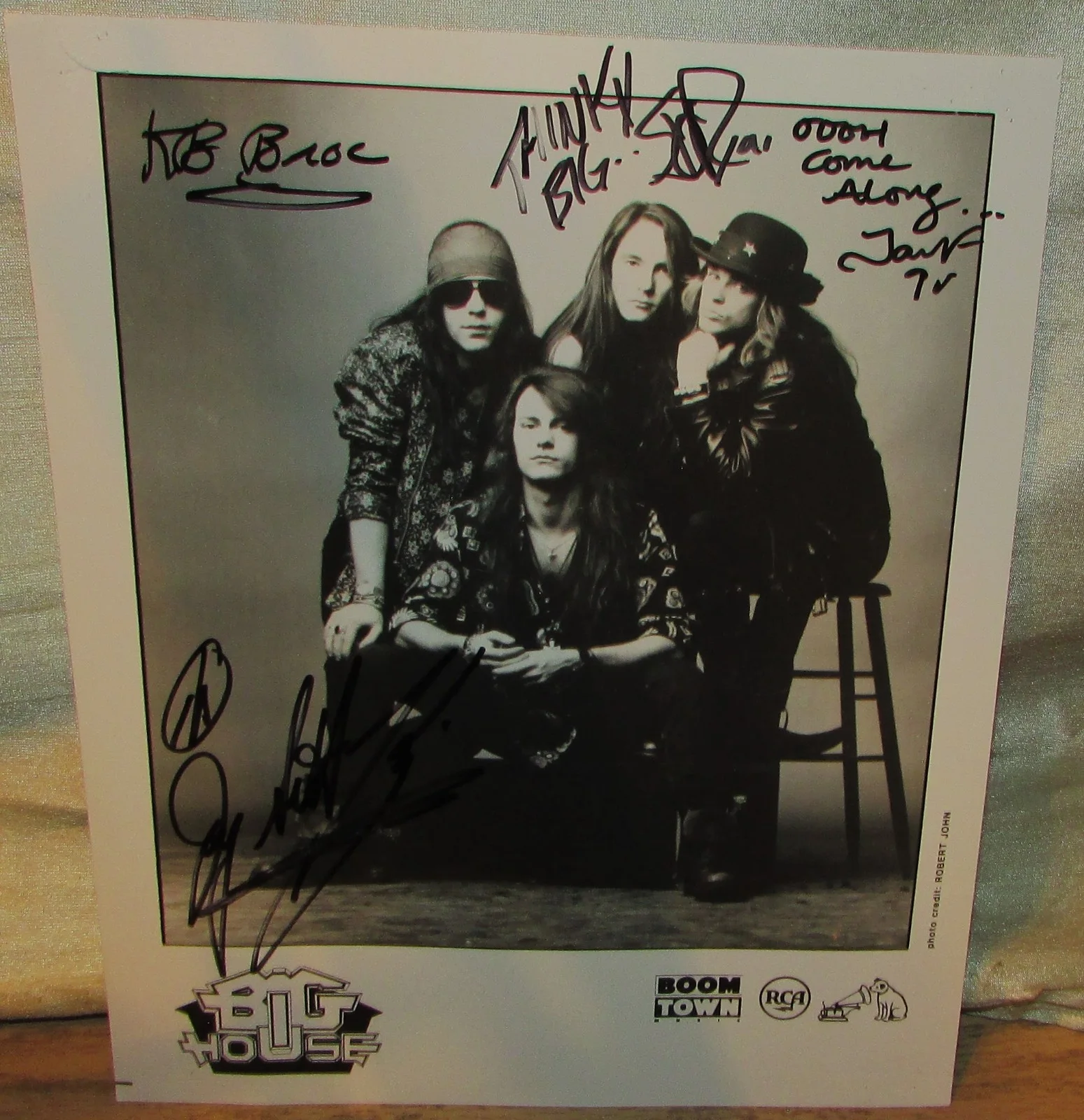 1990s HARD ROCK "BIG BAND" 8" X 10" B & W PHOTOGRAPH AUTOGRAPHED BY BAND MEMBERS, изображение 2