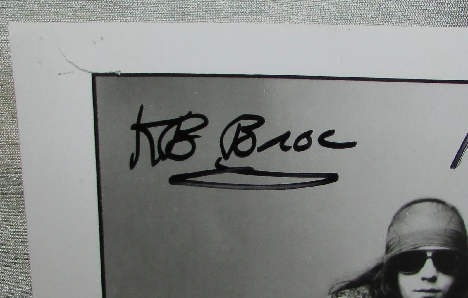 1990s HARD ROCK "BIG BAND" 8" X 10" B & W PHOTOGRAPH AUTOGRAPHED BY BAND MEMBERS, изображение 3
