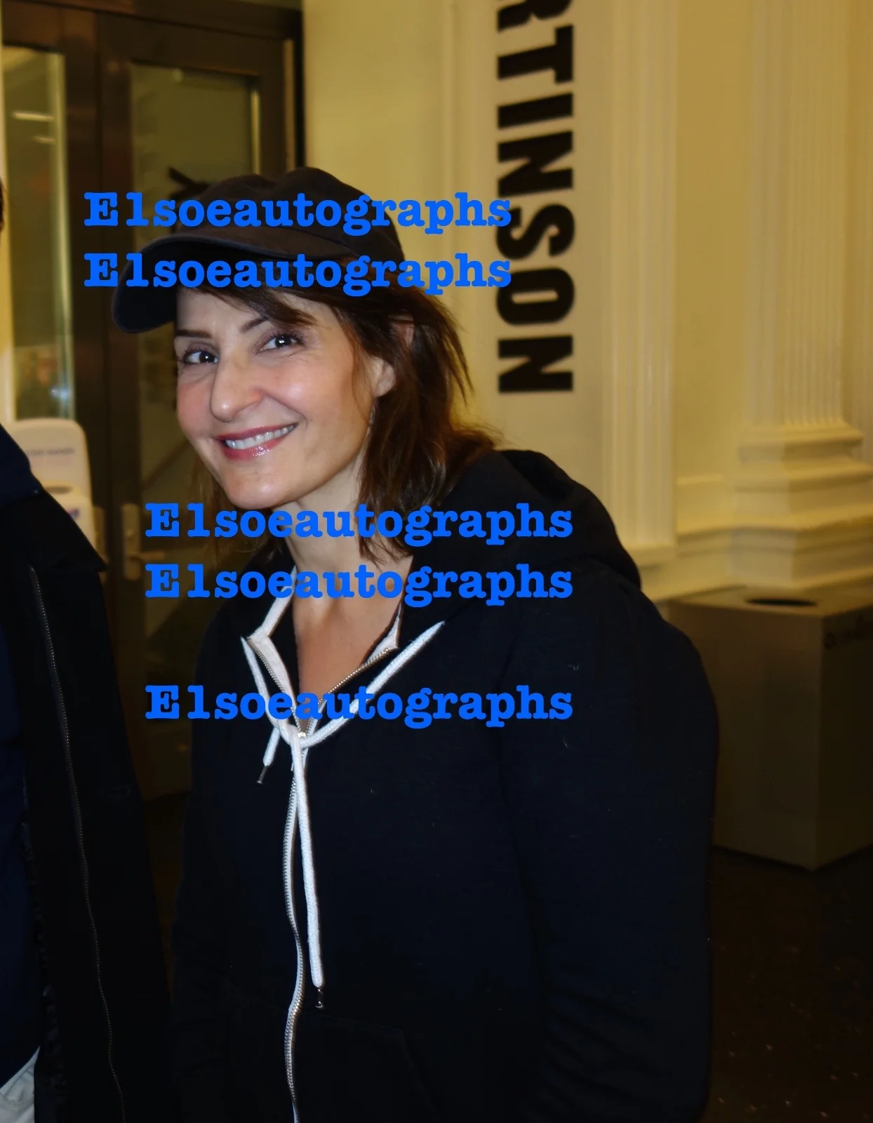Nia Vardalos — Nia Vardalos signed 8x10 Photo - Proof - My Big Fat Greek Wedding, изображение 2