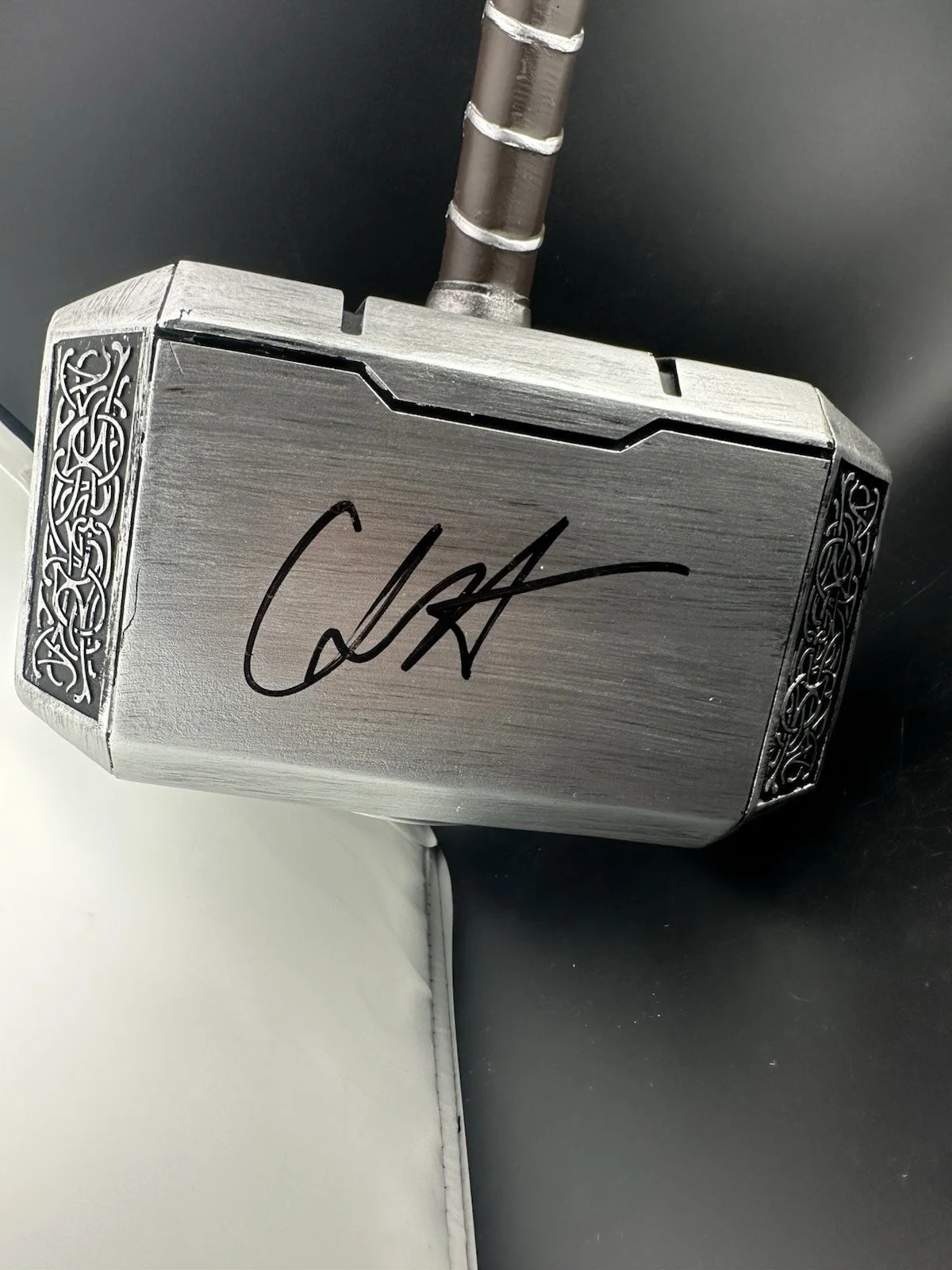 Chris Hemsworth — Avengers Autographed Marvel Legends Thor Mjolnir 1:1 Scale Prop Replica Hammer, image 2
