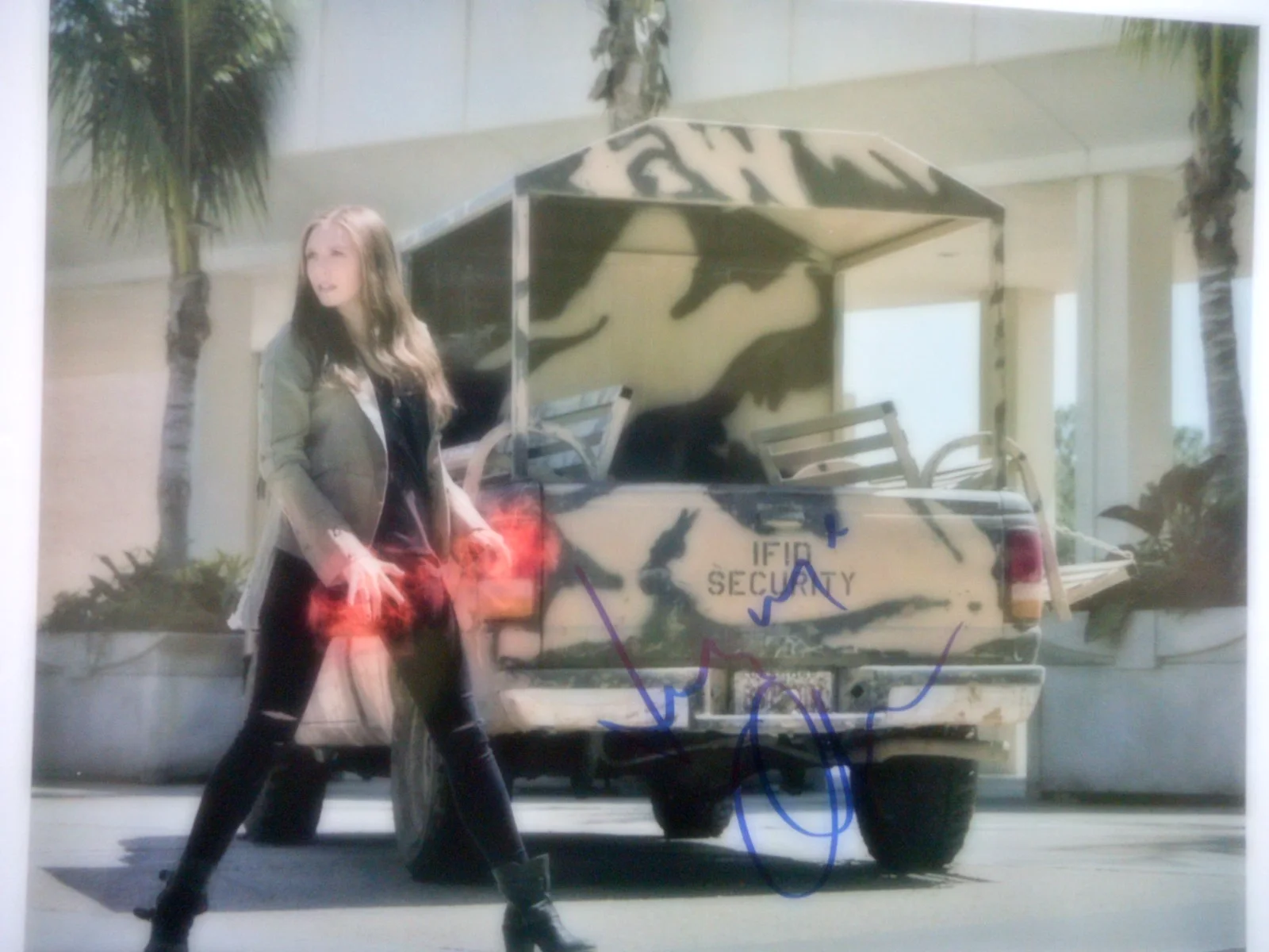 Elizabeth Olsen — Elizabeth Olsen signed AVENGERS Civil War (Wanda) 8x10 Photo W/COA & Holo, image 2