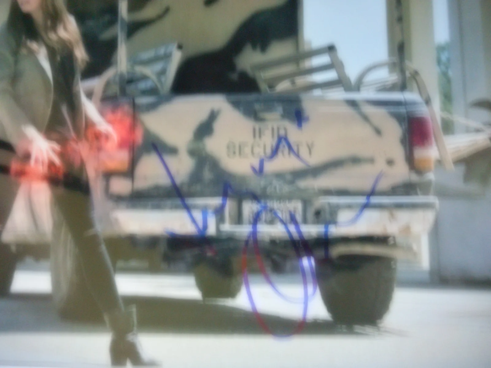 Elizabeth Olsen — Elizabeth Olsen signed AVENGERS Civil War (Wanda) 8x10 Photo W/COA & Holo, image 4