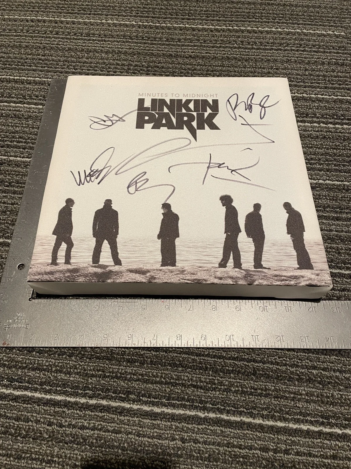 Linkin Park Autographed Minutes To Midnight Canvas Print 2007 (with Chester), изображение 3
