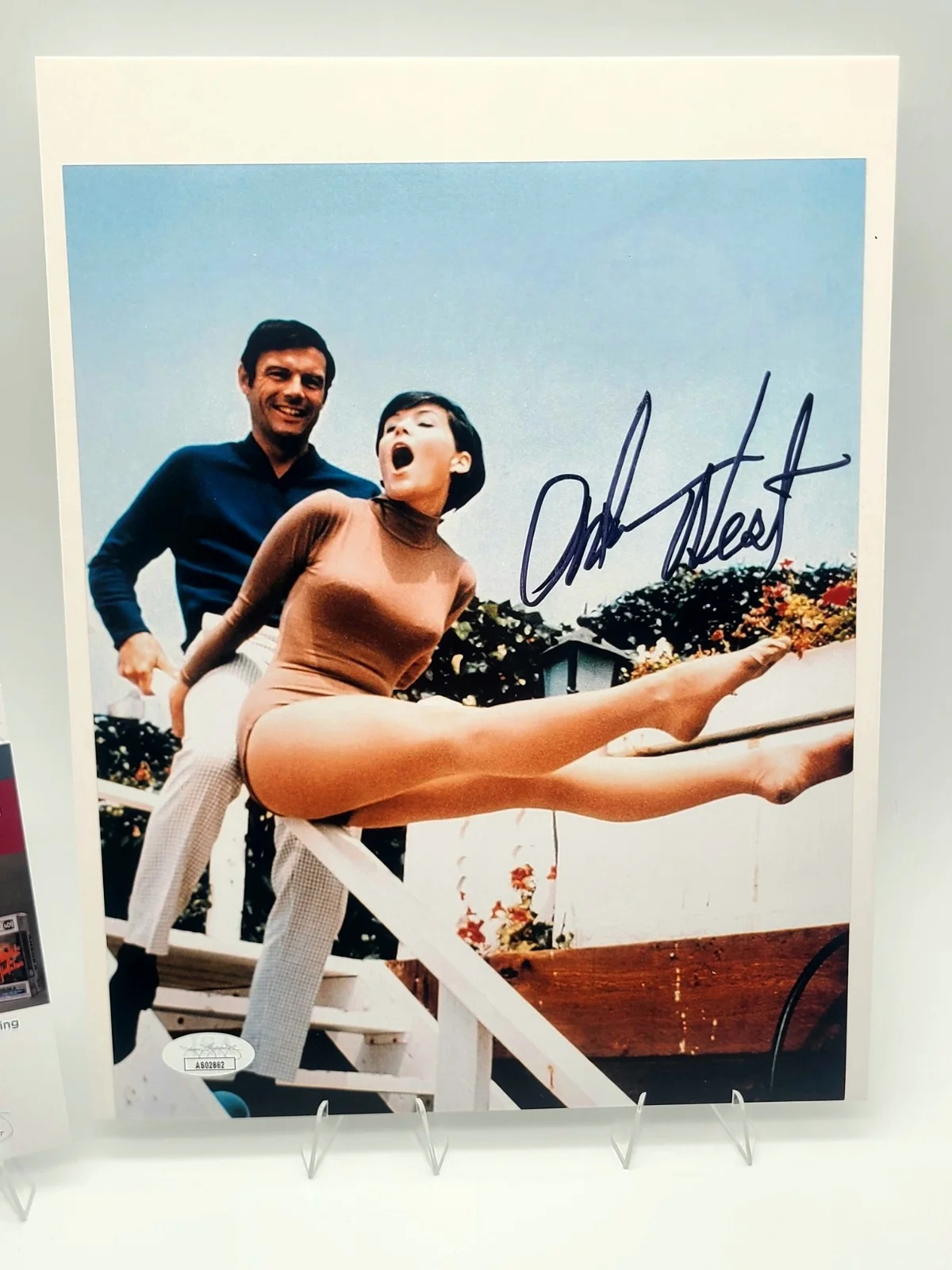 Adam West — Adam West Signed 8x10 Photo – Batman & Batgirl TV Show – JSA COA Autograph, изображение 5