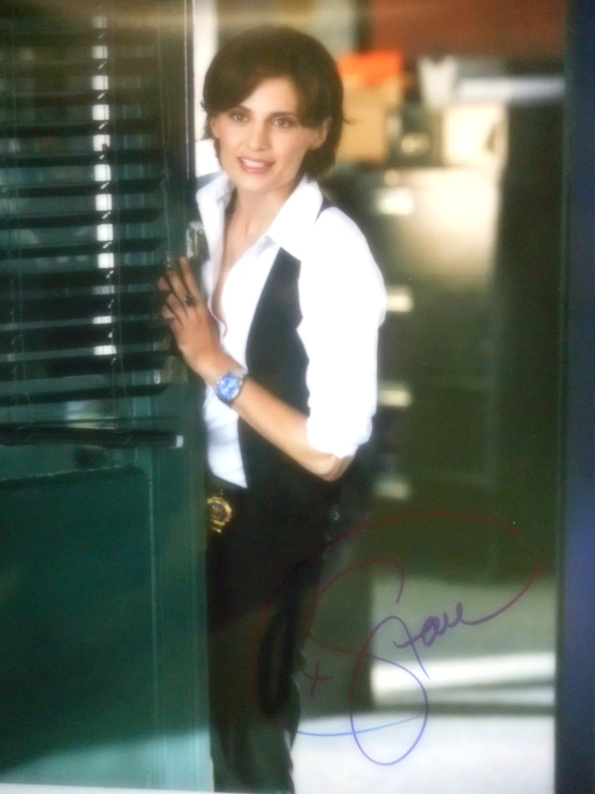 Stana Katic — Stana Katic Autographed CASTLE Beckett Smile 8x10 Photo W/Coa & #d Hologram