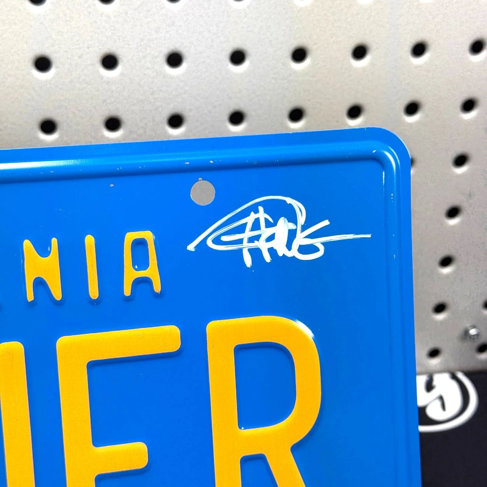 Cheech Maron, Tommy Chong — CHEECH AND CHONG Signed Blue California Novelty License Plate "STONER" Auto JSA, изображение 3