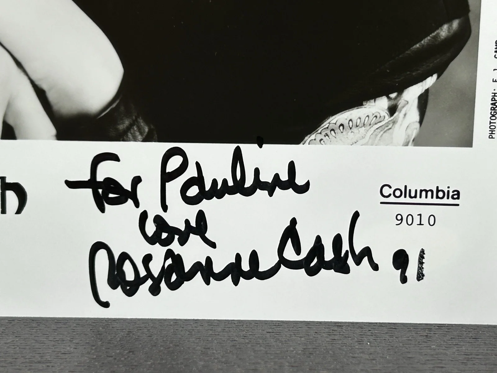 ROSANNE CASH SIGNED CBS 1990 PHOTO Original Autograph JSA COA Actress Composer, image 3