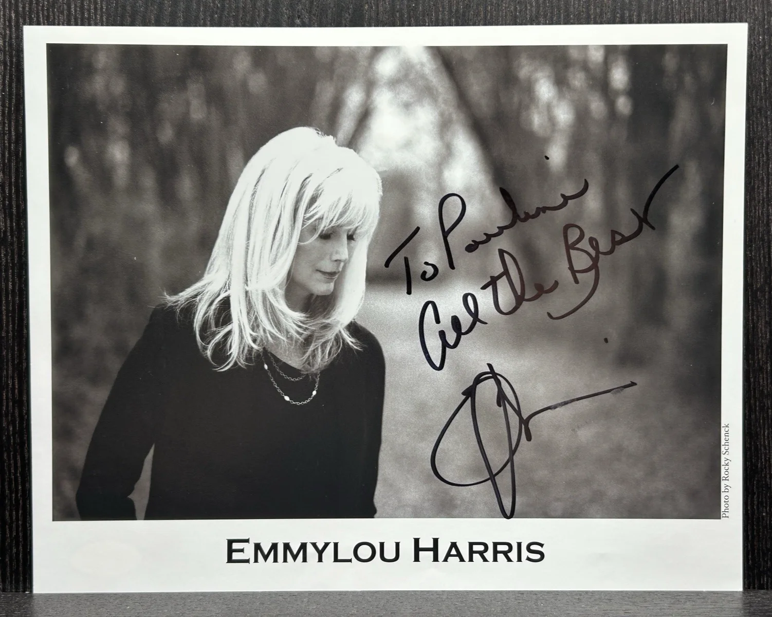Emmylou Harris — EMMYLOU HARRIS SIGNED PHOTO & PAPER Original Autograph JSA COA Musician Actress, image 2