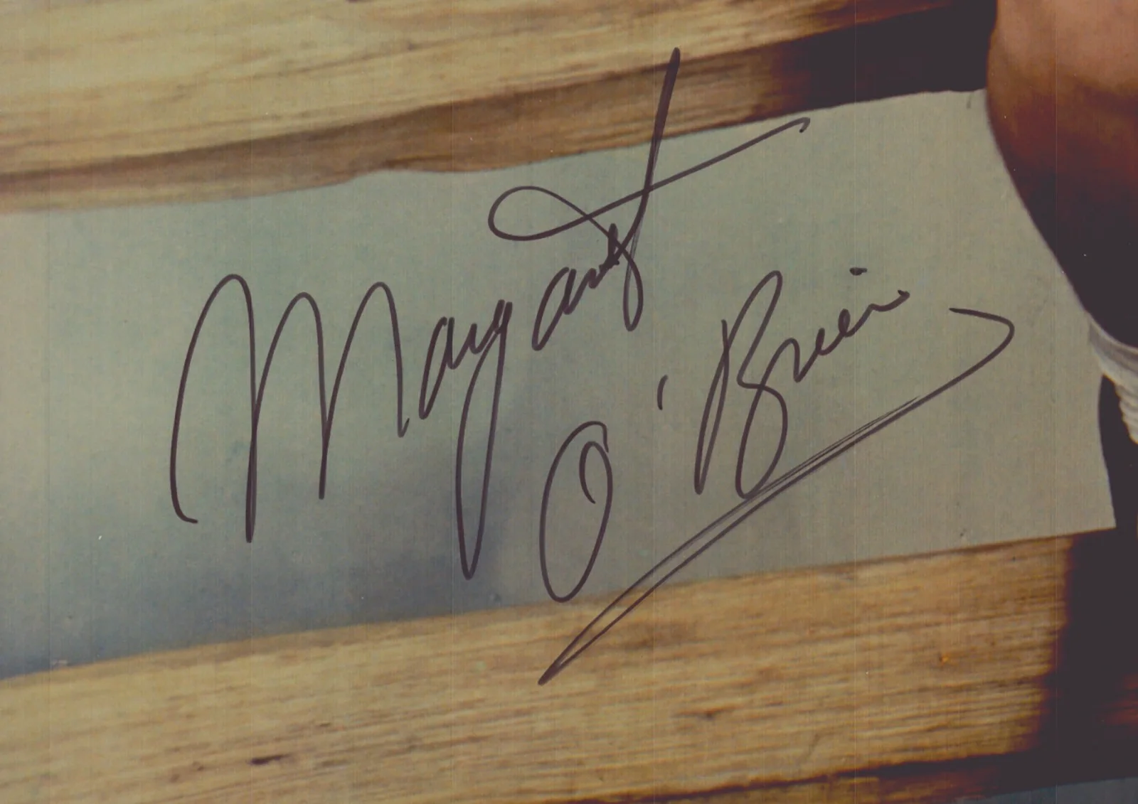 Margaret O'brien — MARGARET O'BRIEN - AUTOGRAPHED SIGNED PHOTOGRAPH, image 2
