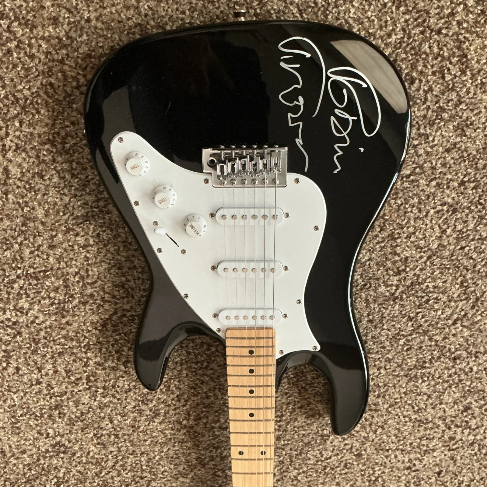 This Is A Beautiful Black Guitar Signed In Silver By Robin Trower., image 4