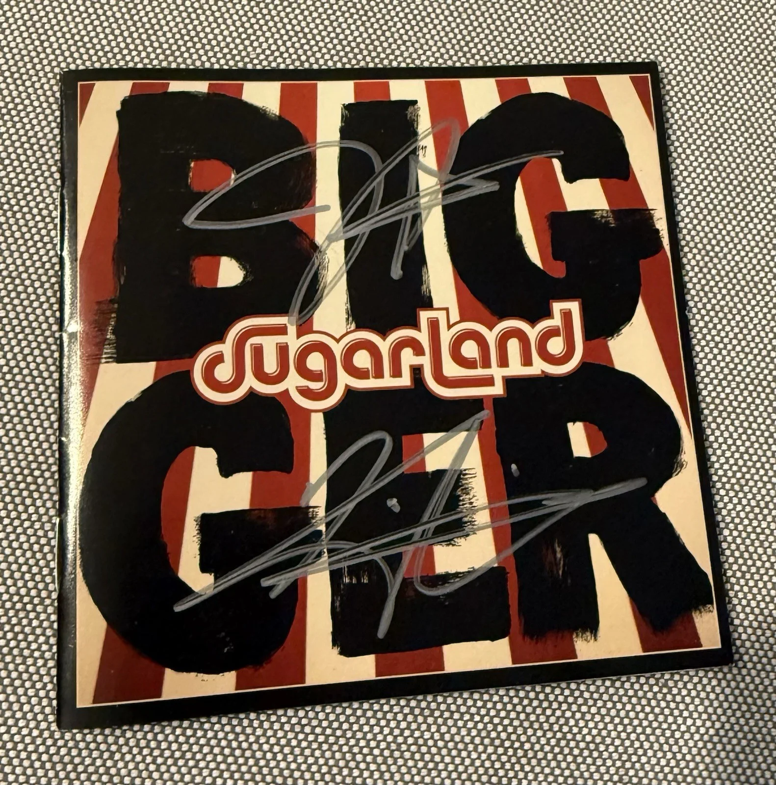 Multiple Signed Items From Duo Sugarland Including Liner Notes And Pictures, image 2