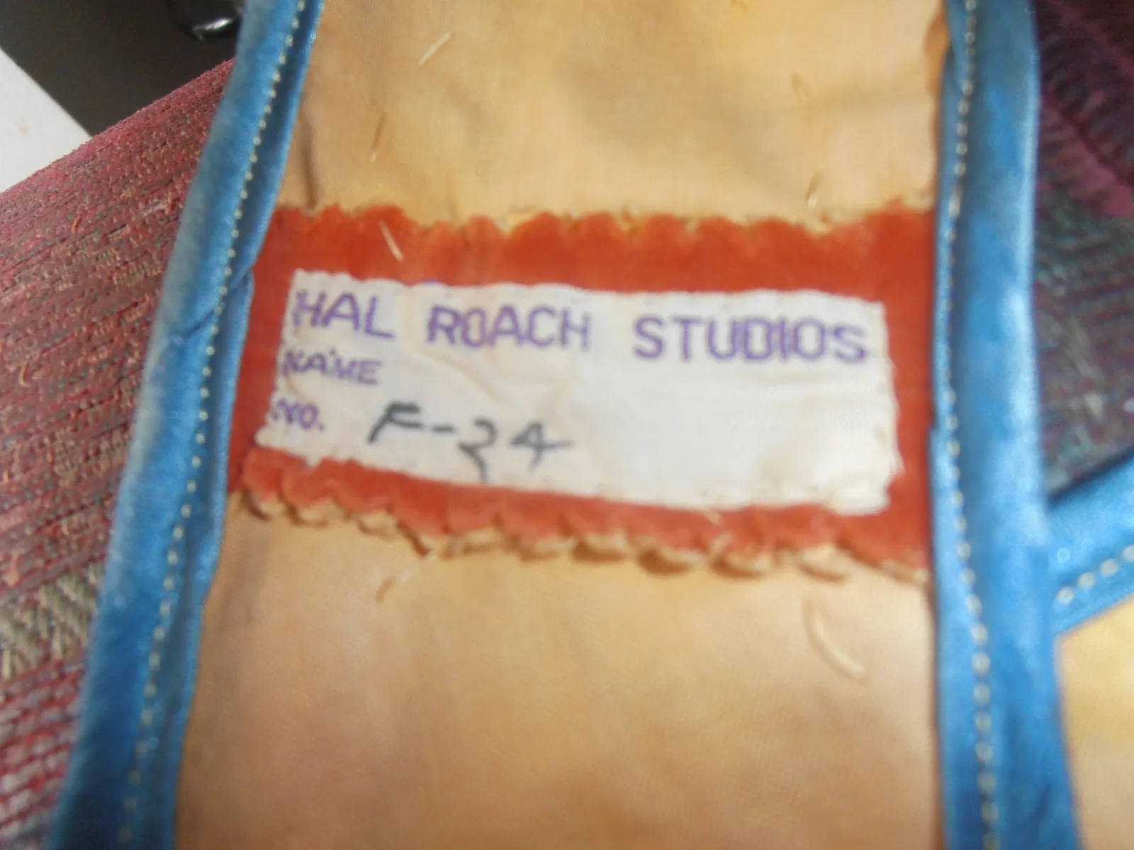 VERY RARE LAUREL & HARDY SCREEN WORN SWISS MISS(1938)ORANGE CORSET TOP, изображение 4