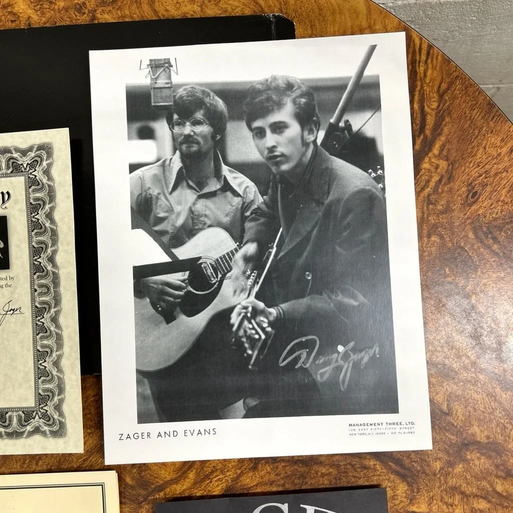 Zager Guitar Accessory Bundle: Signed Photo, COA, EZ-Play Strings, Pick & Manual, image 3