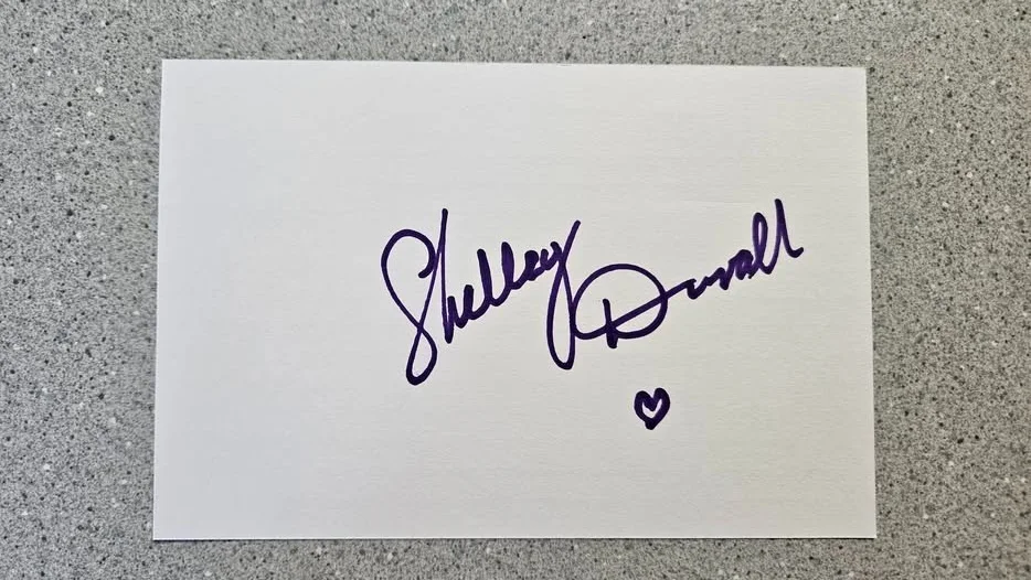 SHELLEY DUVALL — SHELLEY DUVALL SIGNED 4x6 INDEX CARD AUTOGRAPH - THE SHINING