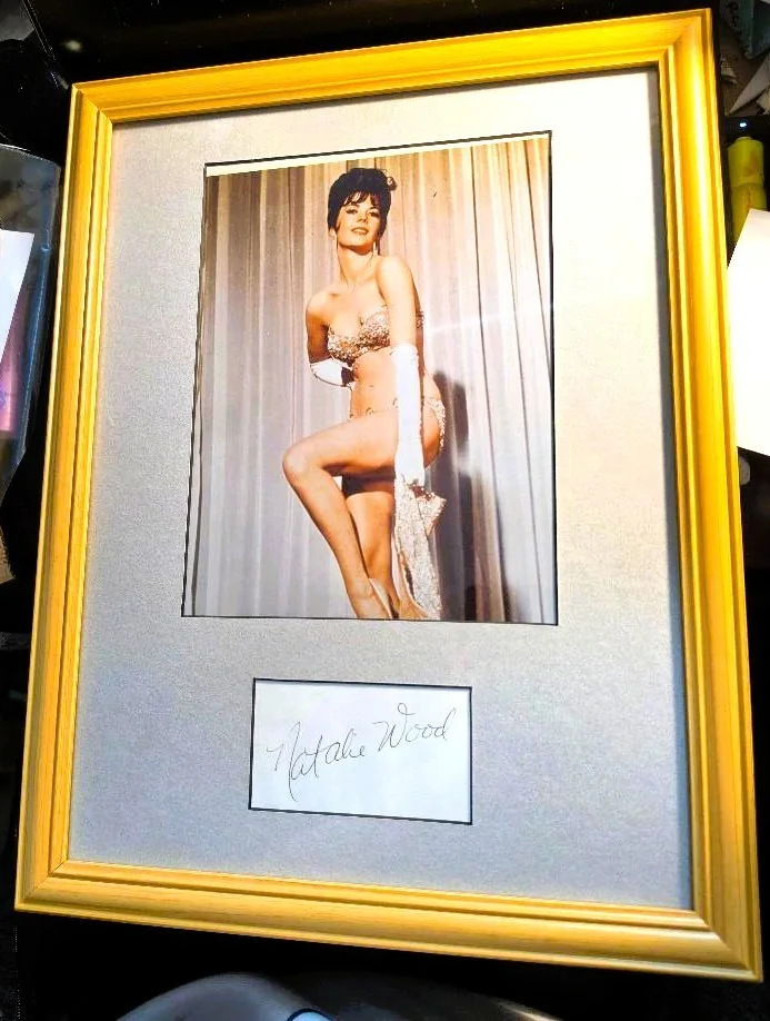 Natalie Wood — NATALIE WOOD image framed with signature card & COA ... A VERY NICE PRESENTATION