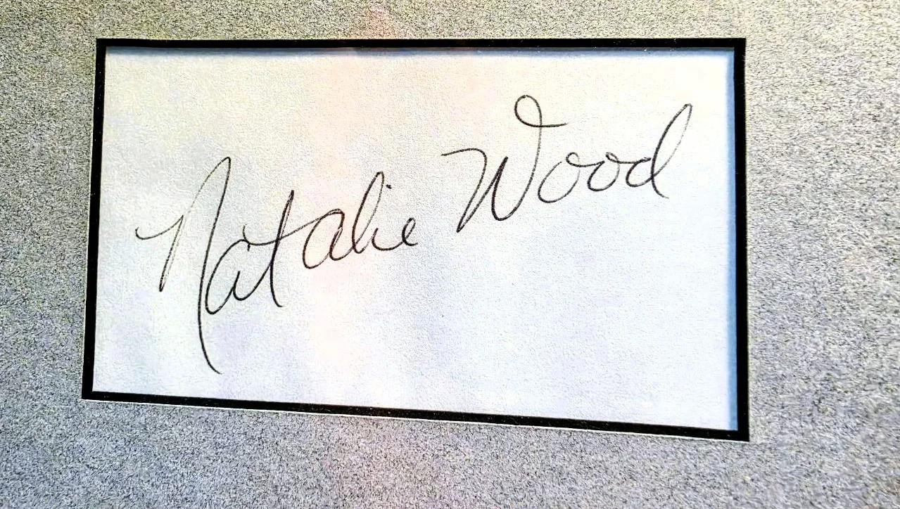 Natalie Wood — NATALIE WOOD image framed with signature card & COA ... A VERY NICE PRESENTATION, image 2