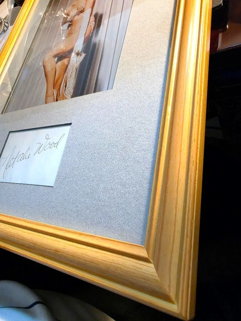 Natalie Wood — NATALIE WOOD image framed with signature card & COA ... A VERY NICE PRESENTATION, image 4