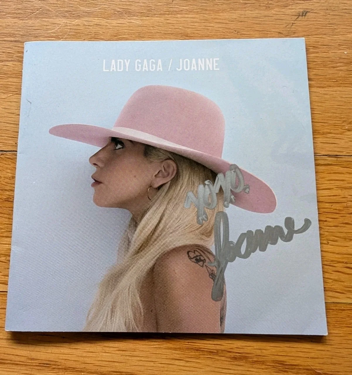 LADY GAGA SIGNED JOANNE CD BOOKLET RARE AUTOGRAPH BOOKLET, image 2