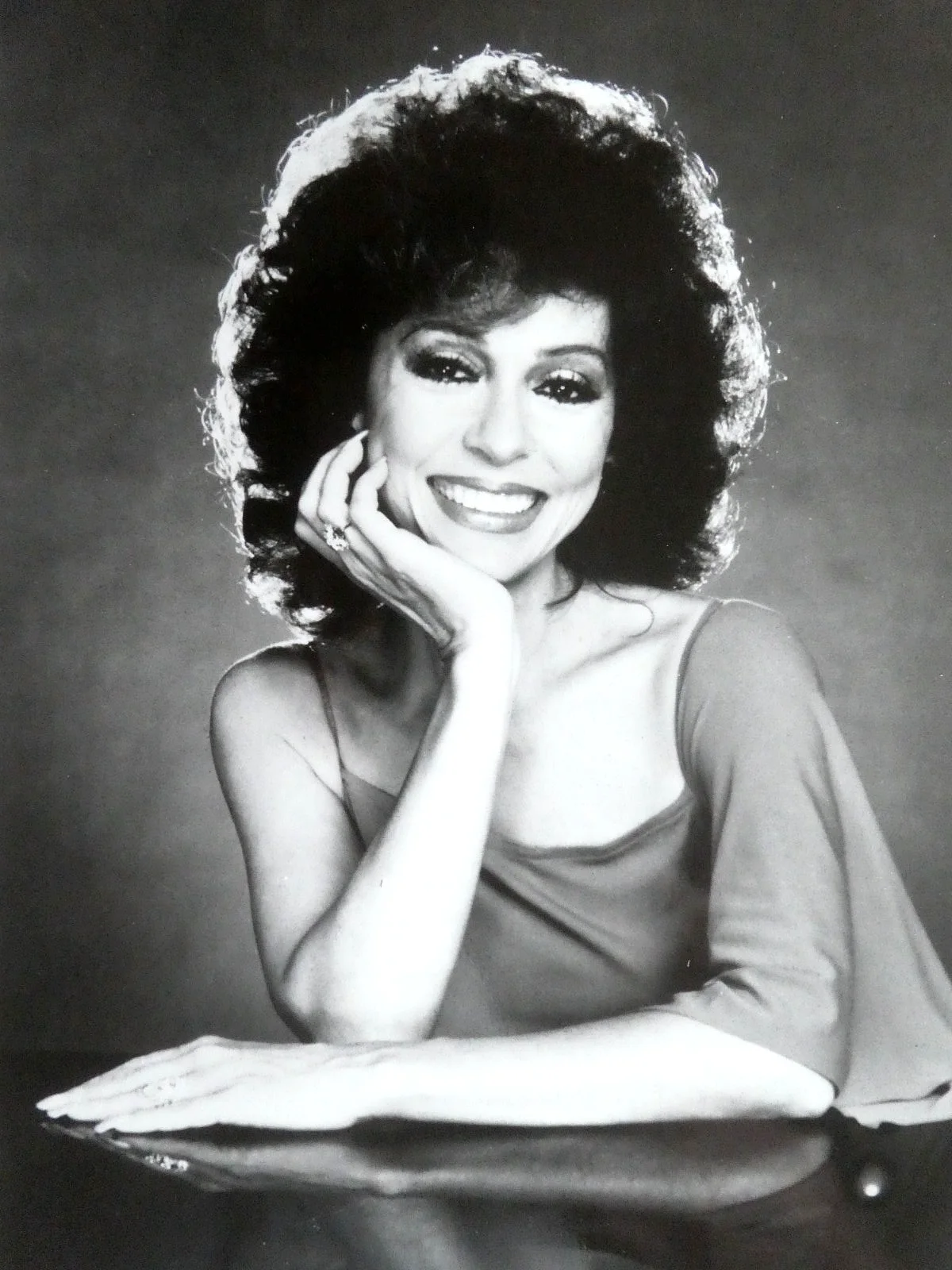 Rita Moreno — Rita Moreno Signed 8x10 Photo BW Joh Corry Collection, изображение 5