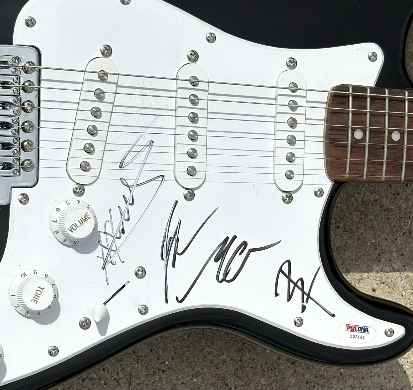 THE PRETTY RECKLESS SIGNED Guitar PSA/DNA LETTER OF AUTHENTICITY Taylor Momsen, image 3
