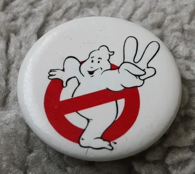 VINTAGE 1980s 25mm GHOSTBUSTERS 2 TIN BADGE, image 4