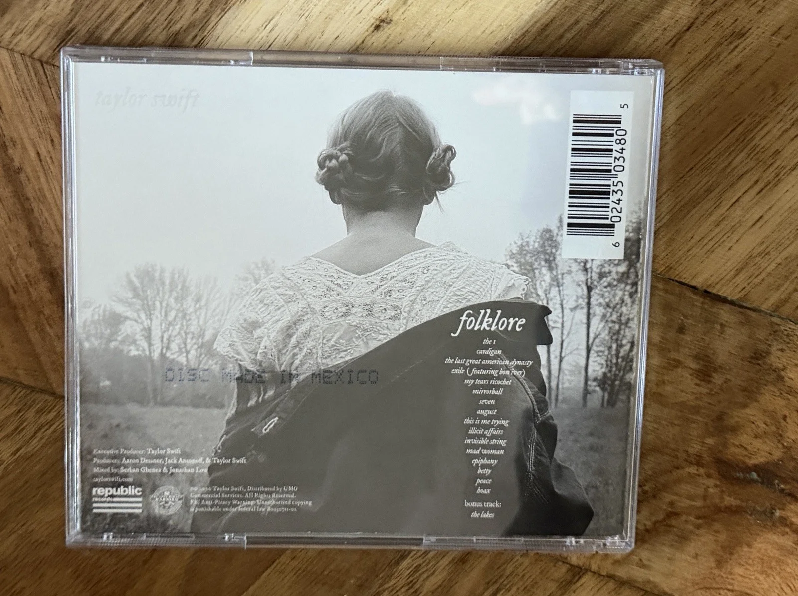 Taylor Swift Signed Folklore CD & Booklet Original Music Memorabilia Autographed, image 2