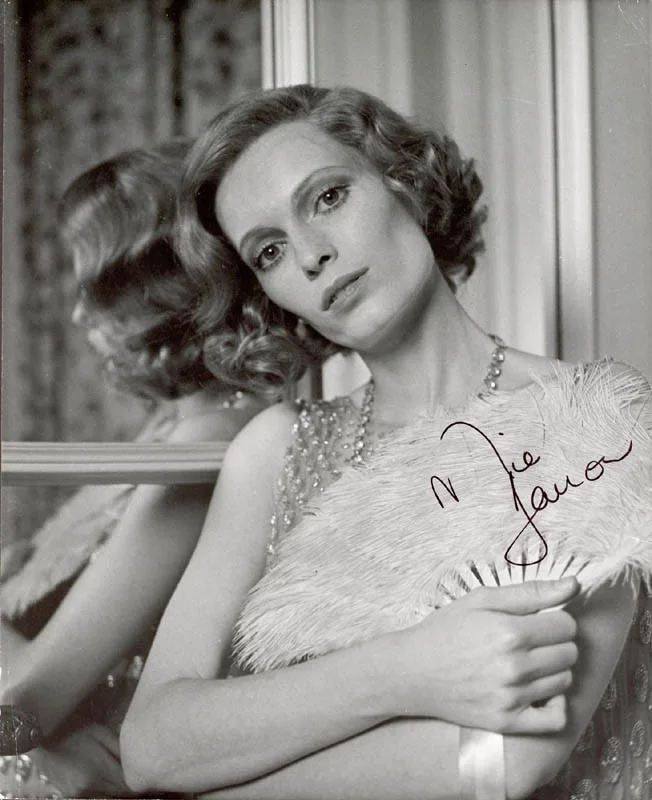 Mia Farrow — MIA FARROW - AUTOGRAPHED SIGNED PHOTOGRAPH