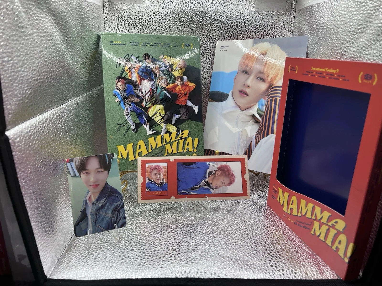 Lot Of Signed Assorted K-Pop Albums: SVT, Pentagon, KARD, And SF9, изображение 2