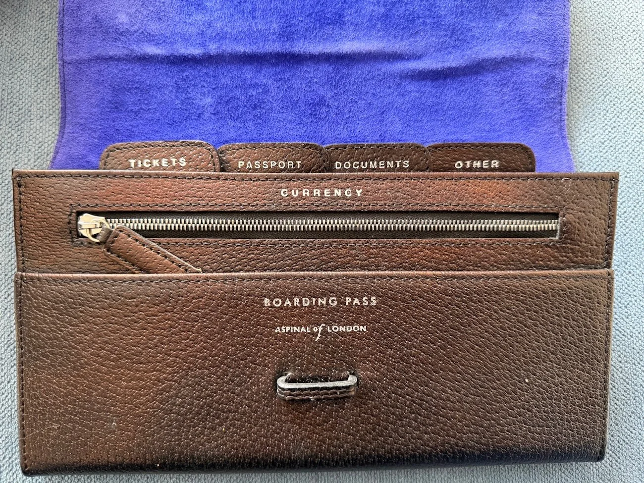 Aspinall of London Leather Travel Wallet James Bond Crew Only Quantum of Solace, изображение 2