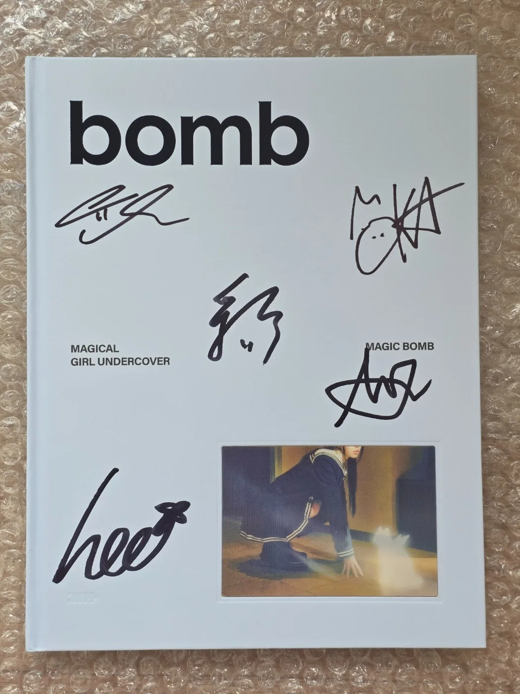 illit Bomb 3rd Mini Album Autographed Hand Signed, image 4