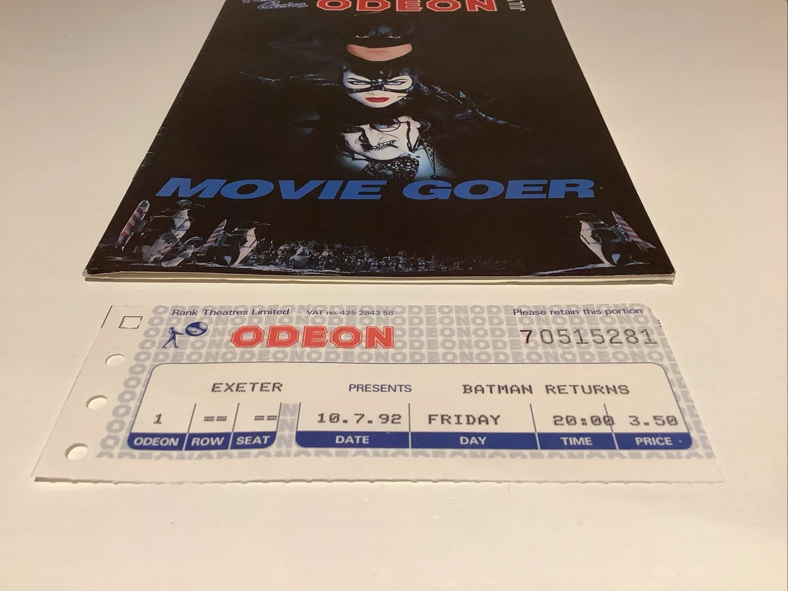 BATMAN Returns 1992 Movie Ticket Stub 10/07/92 & Cinema Program MICHAEL KEATON, изображение 3