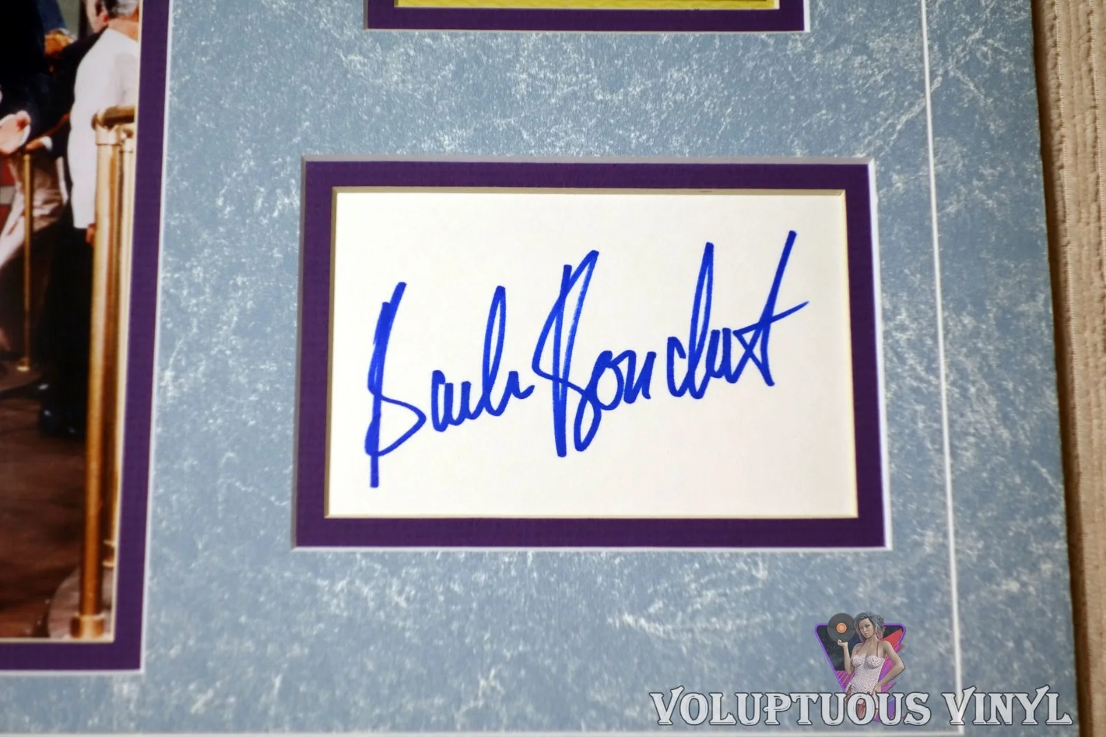Barbara Bouchet, David Niven — Barbara Bouchet & David Niven - Casino Royale - Matted Photo With Autographs, изображение 4