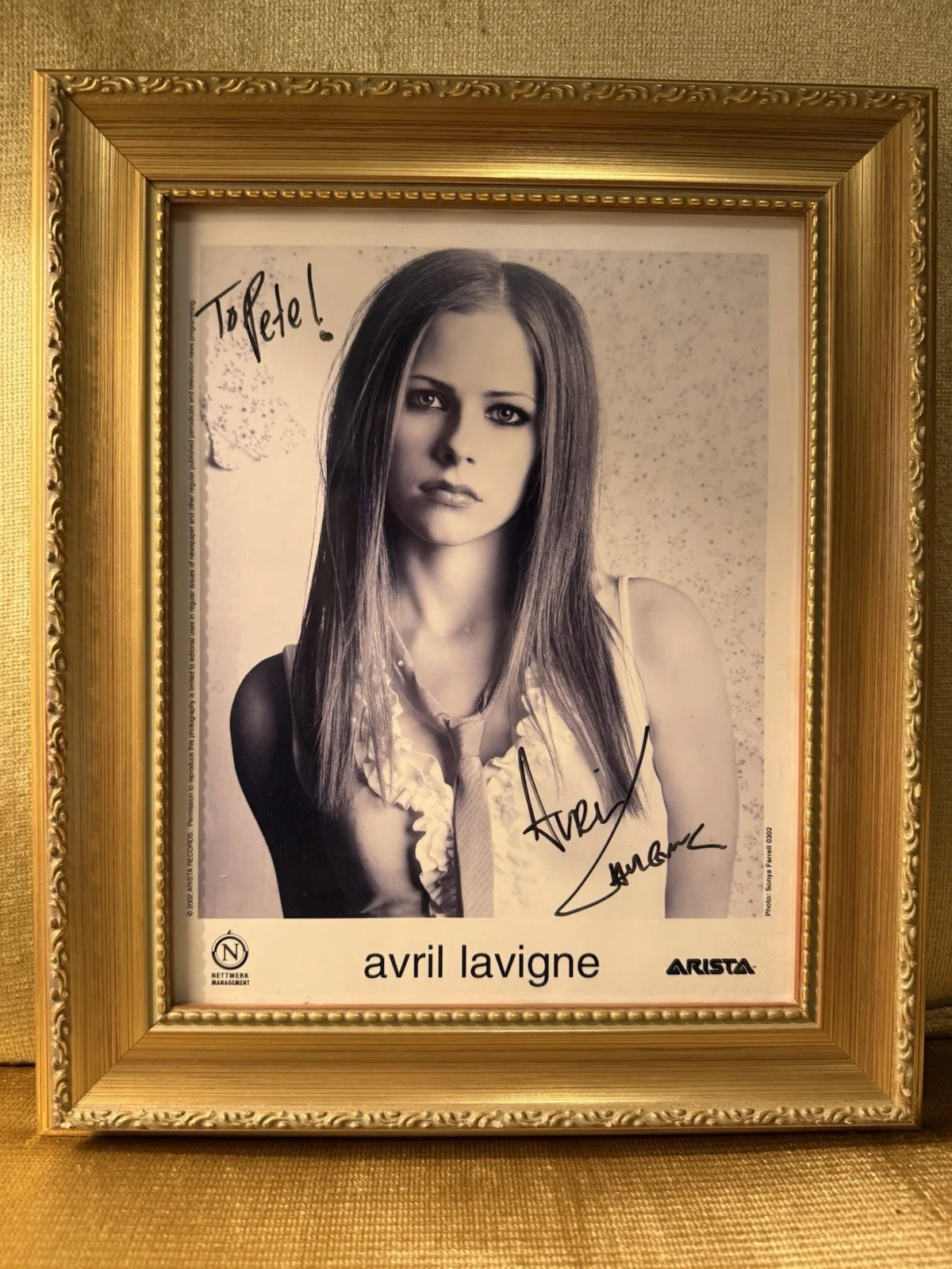 AVRIL LAVIGNE SIGNED PHOTO To Pete AUTOGRAPHED 8X10 RARE PRESENT GIFT, image 2