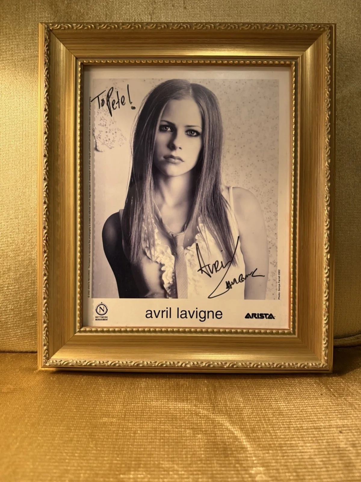 AVRIL LAVIGNE SIGNED PHOTO To Pete AUTOGRAPHED 8X10 RARE PRESENT GIFT, image 4