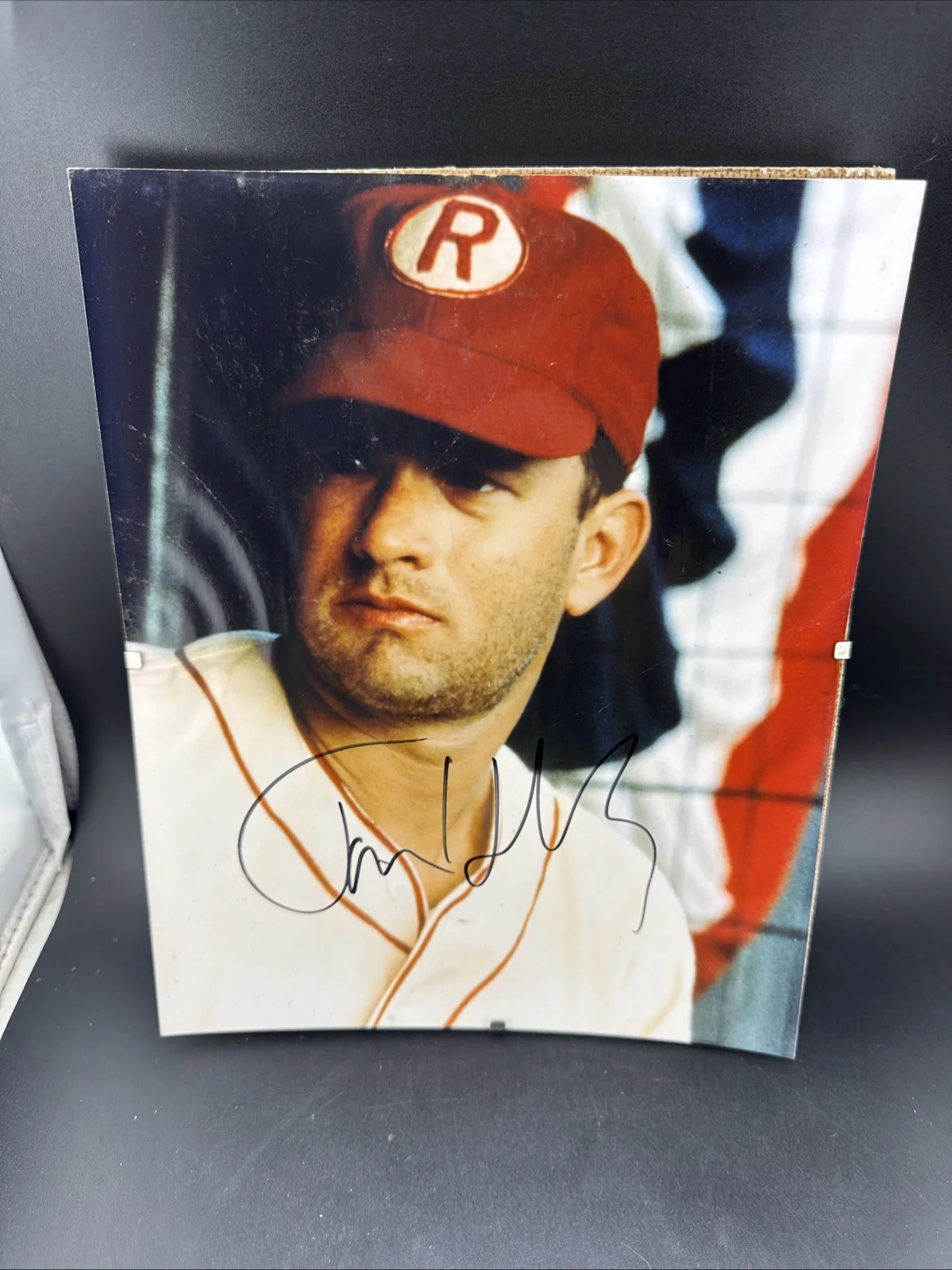 TOM HANKS — TOM HANKS SIGNED 11X14 PHOTO A LEAGUE OF THEIR OWN AUTHENTIC AUTOGRAPH, изображение 2