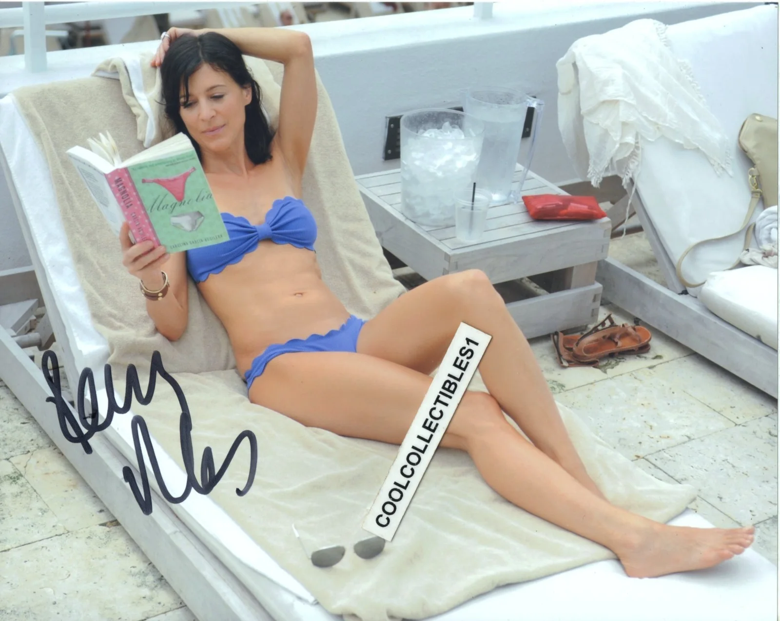 Perrey Reeves — PERREY REEVES of ENTOURAGE IN PERSON SIGNED 8X10 COLOR PHOTO COA