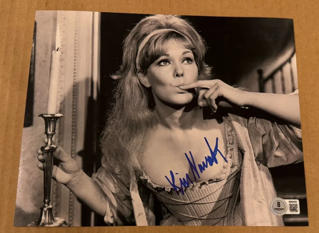 KIM NOVAK — KIM NOVAK SIGNED VINTAGE 8X10 MOVIE PHOTO BECKETT CERTIFIED #15