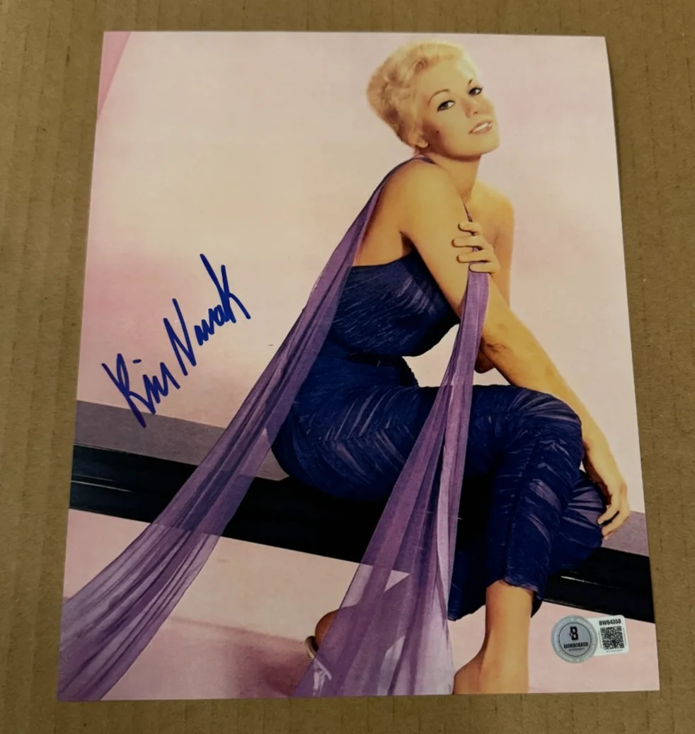 KIM NOVAK — KIM NOVAK SIGNED VINTAGE 8X10 MOVIE PHOTO BECKETT CERTIFIED #16