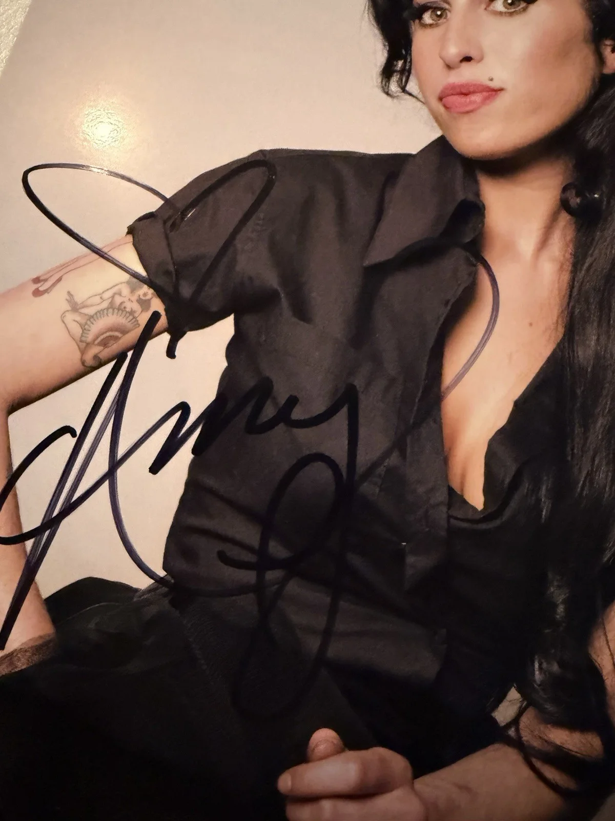 Amy Winehouse Hand Signed Autograph , Record Company Promotional,, image 2
