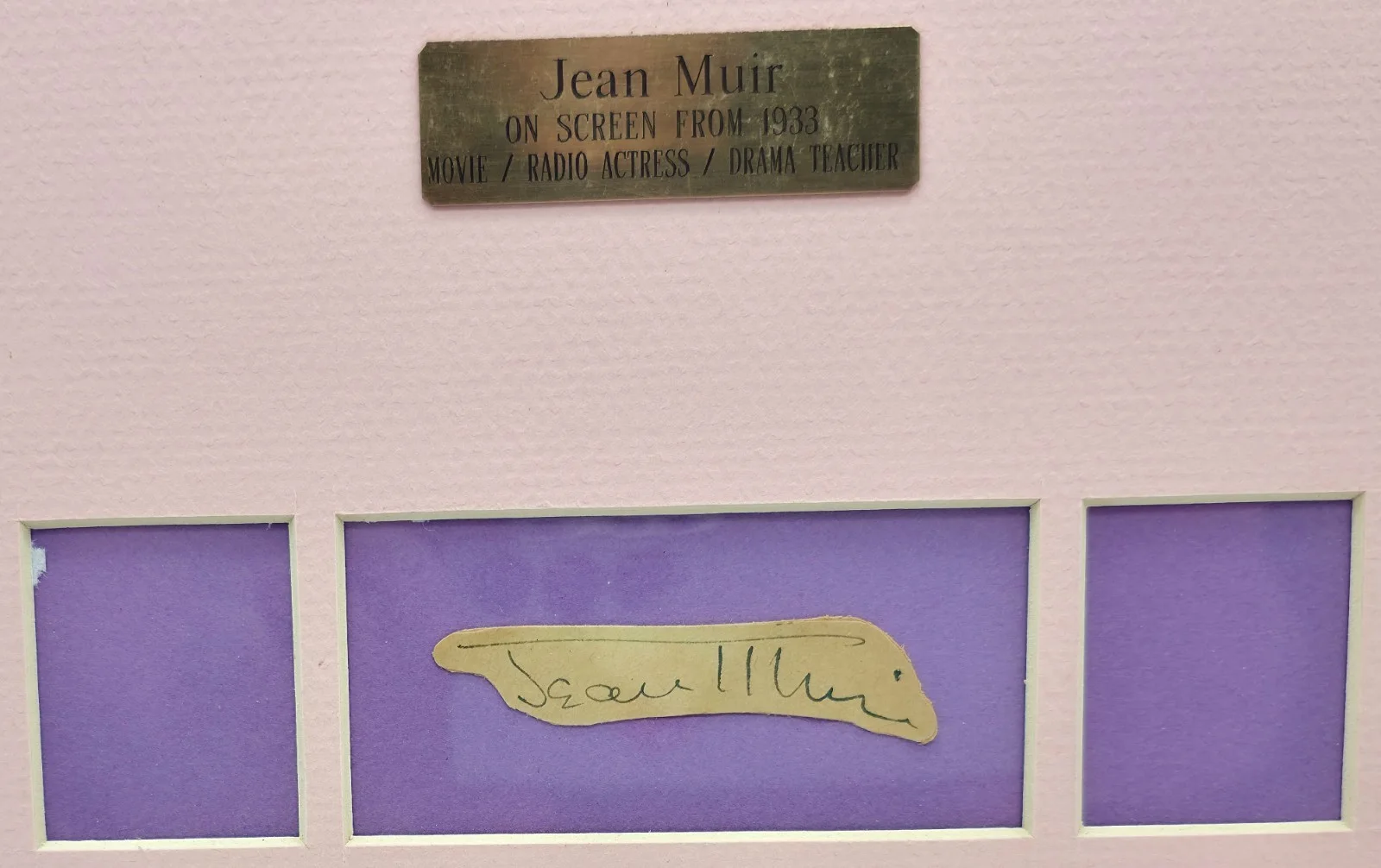 Jean Muir — Photo and Hand Signed Autograph Movie Star Jean Muir Set in a Mat Display, изображение 3