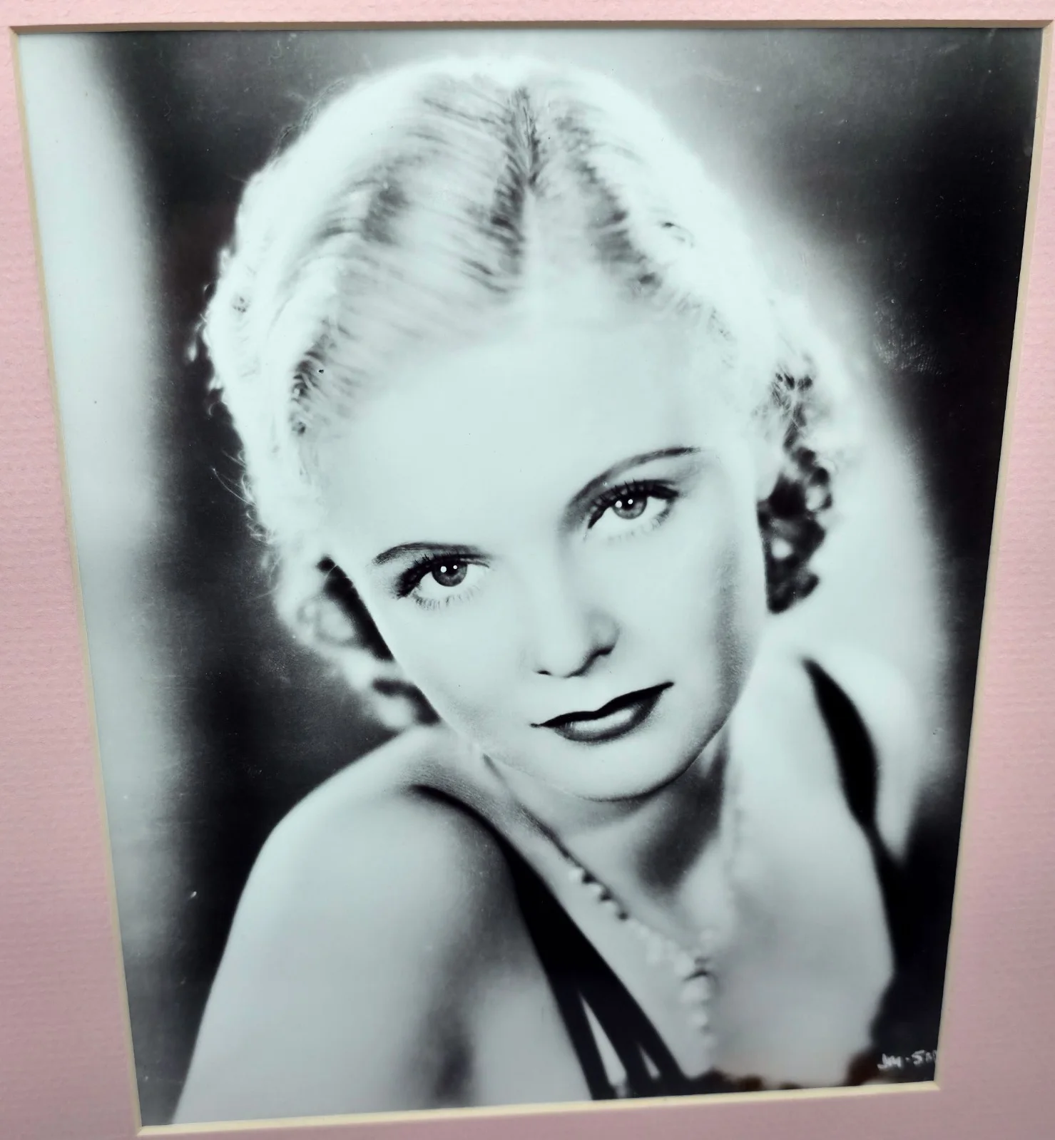 Jean Muir — Photo and Hand Signed Autograph Movie Star Jean Muir Set in a Mat Display, изображение 4
