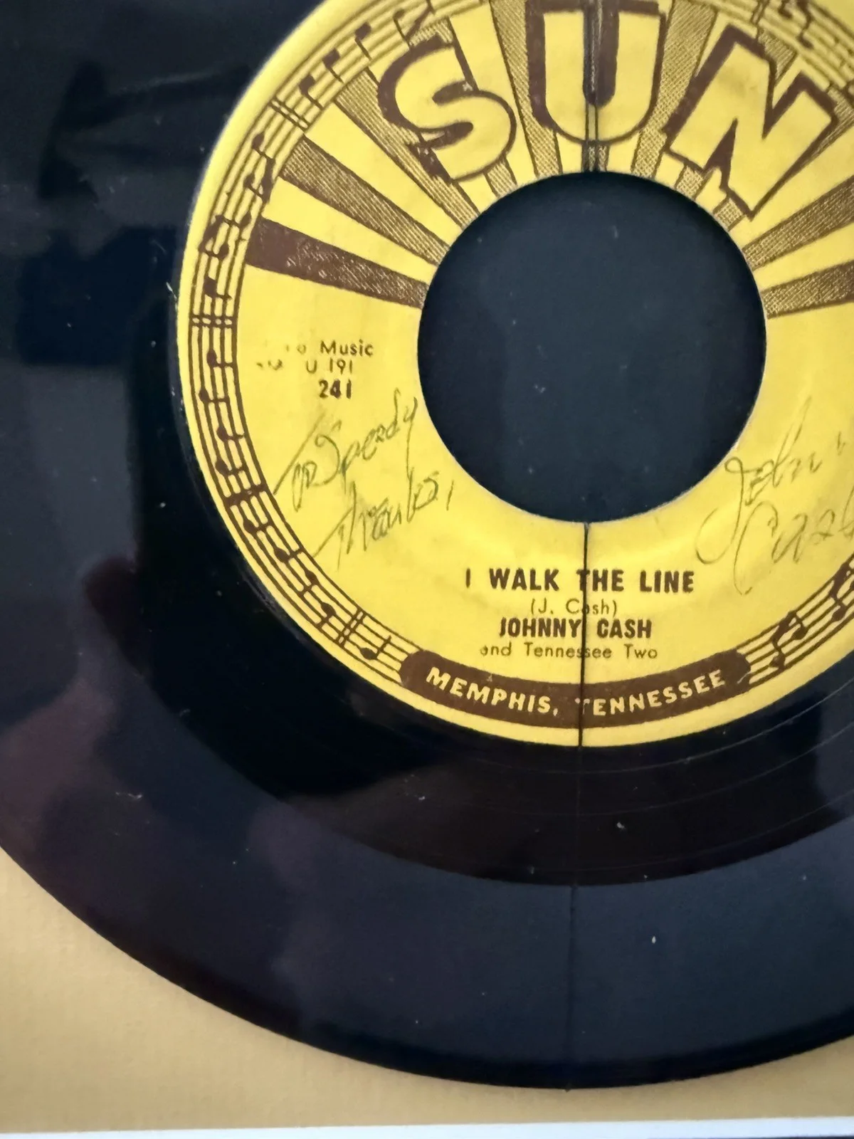 JOHNNY CASH Original SUN RECORDS 45 AUTOGRAPHED “I Walk The Line/Get Rhythm” COA, image 2