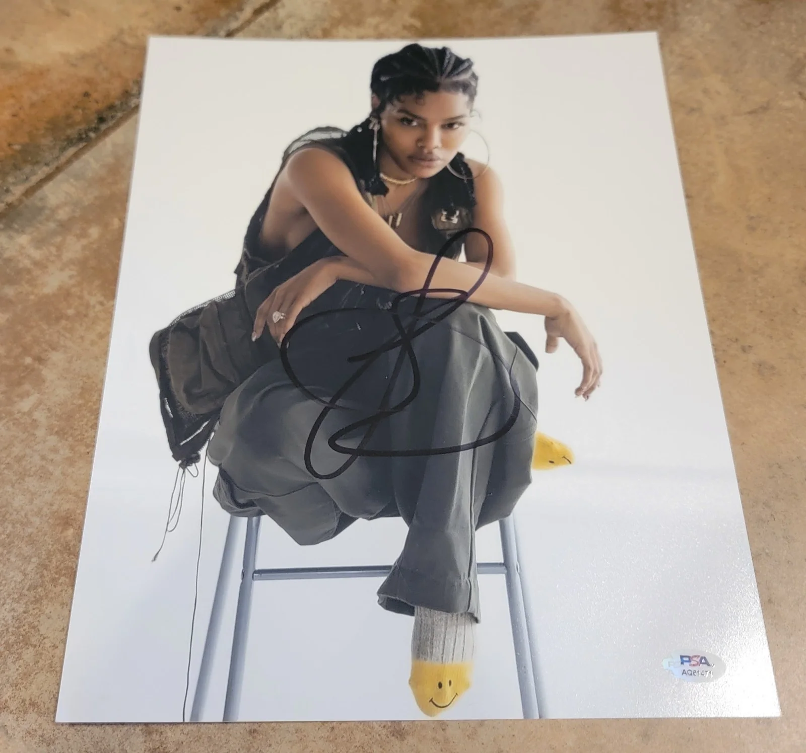 Teyana Taylor — Teyana Taylor signed 11x14 photo PSA DNA autograph photoshoot on stool