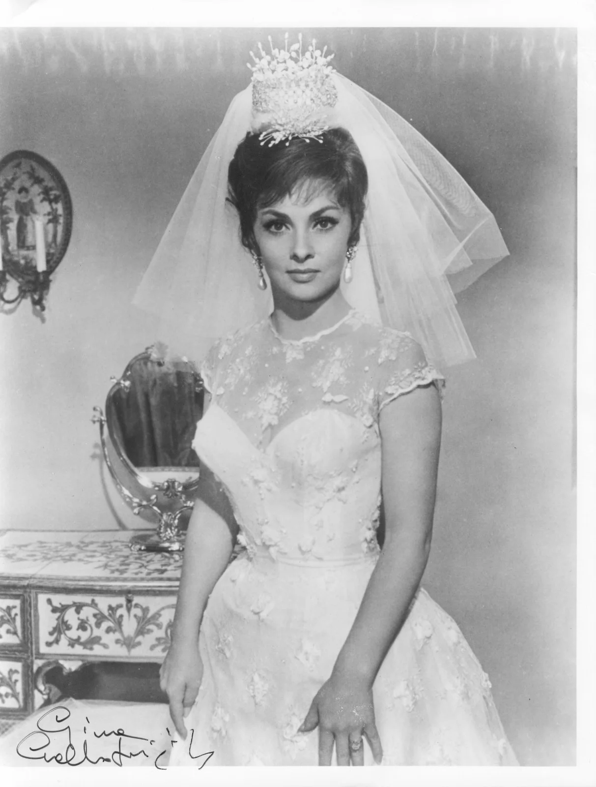 Gina Lollobrigida — Gina Lollobrigida Signed Autographed Actress 8x10 Photo Come September Rare